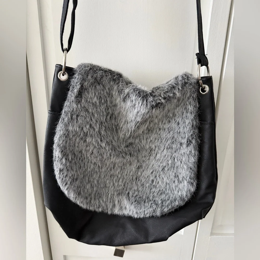 Vintage Faux Leather & Faux Fur Hobo Bag Black Crossbody Slouchy Y2K - Picture 2 of 10